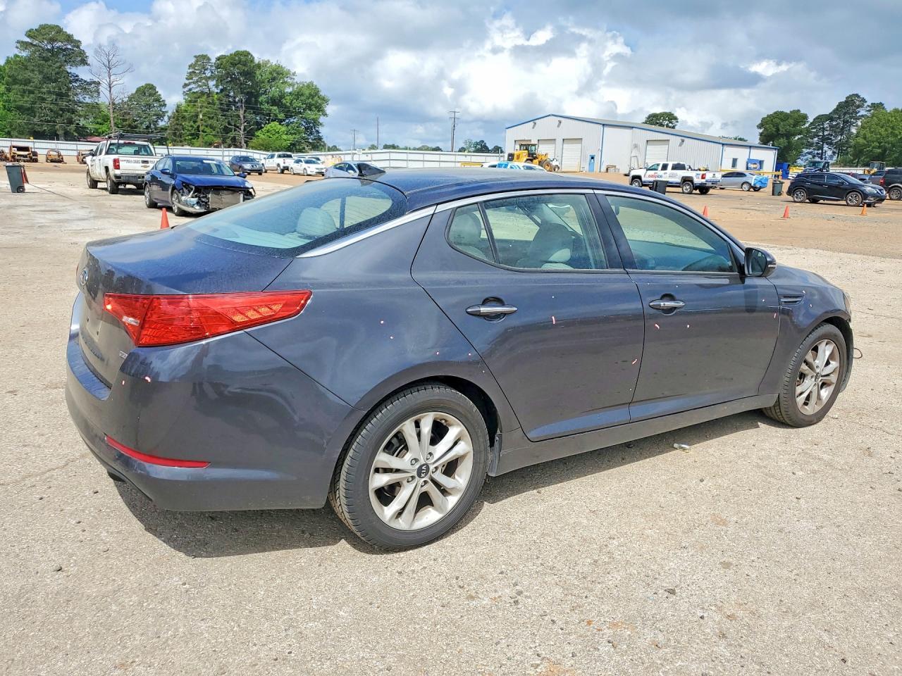 2011 Kia Optima Ex - Image 3