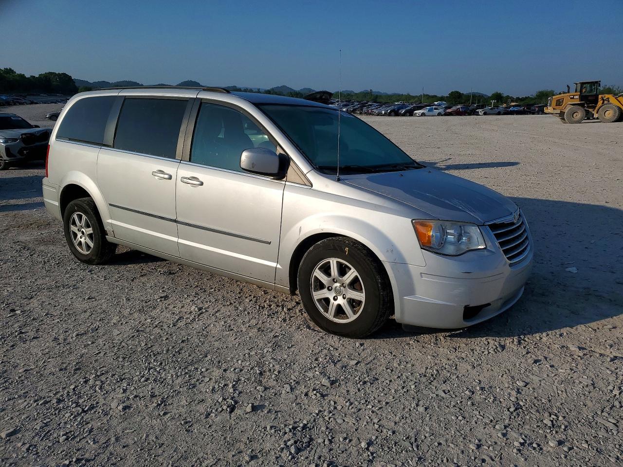 2010 Chrysler Town & Country Touring - Фото 4