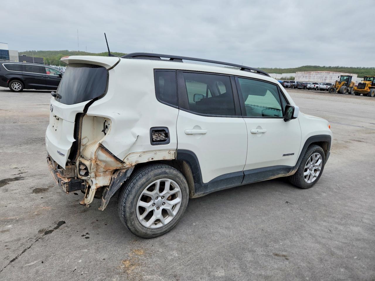 2018 Jeep Renegade Latitude - Image 3