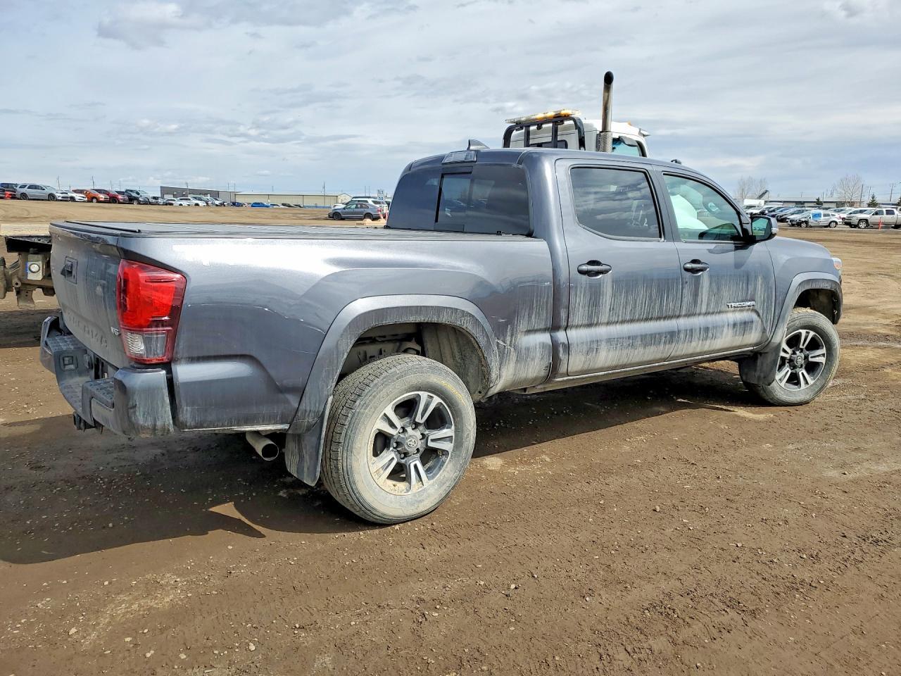 2018 Toyota Tacoma Sr5 V6 - Image 3