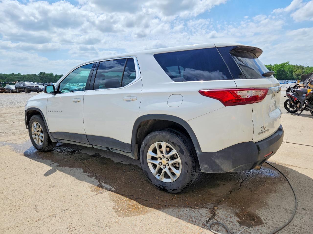 2020 Chevrolet Traverse Ls - Фото 2