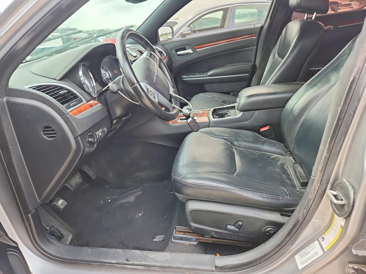 2014 Chrysler 300 - Image 7