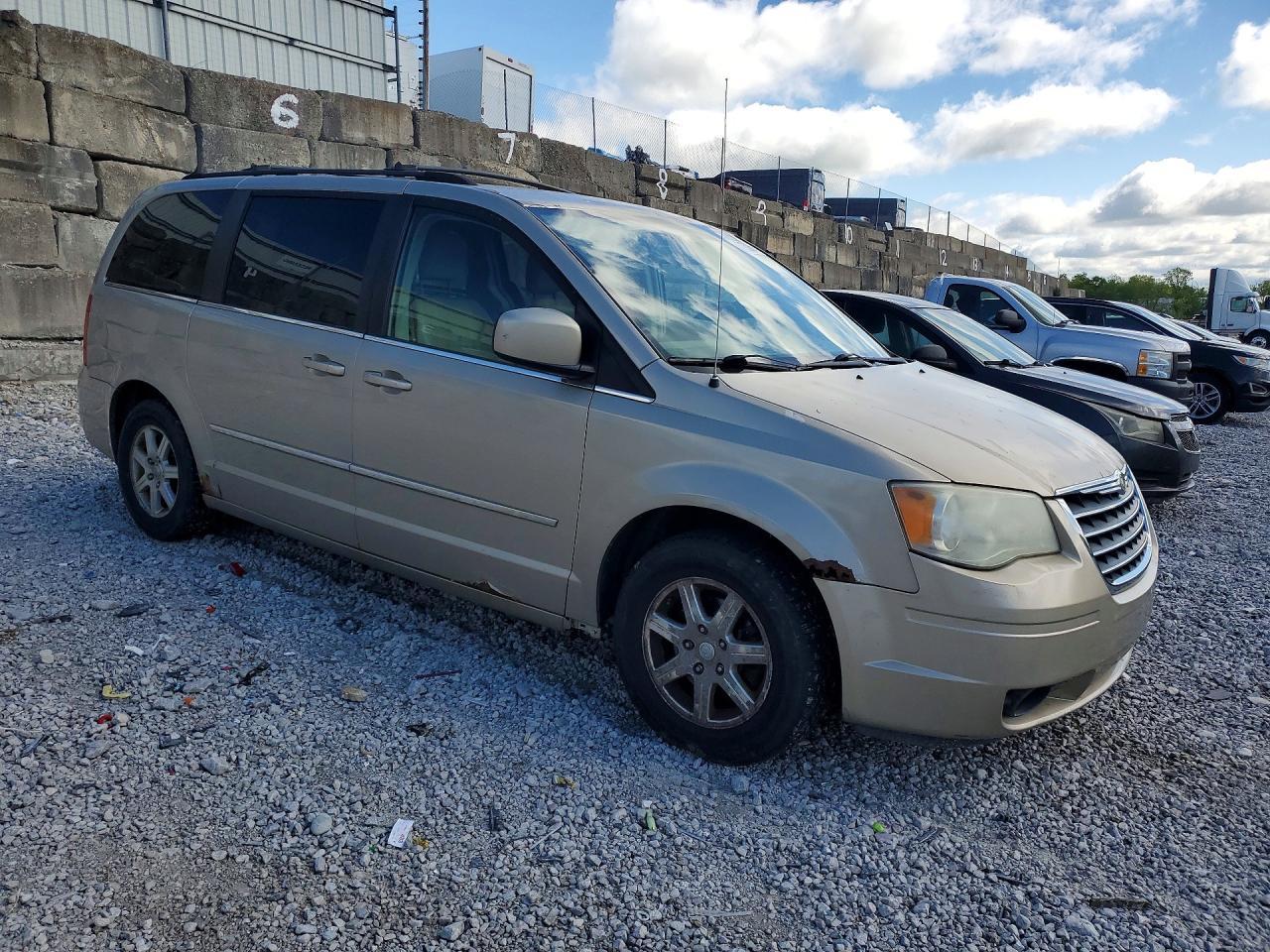 2009 Chry Town And Country - Image 4