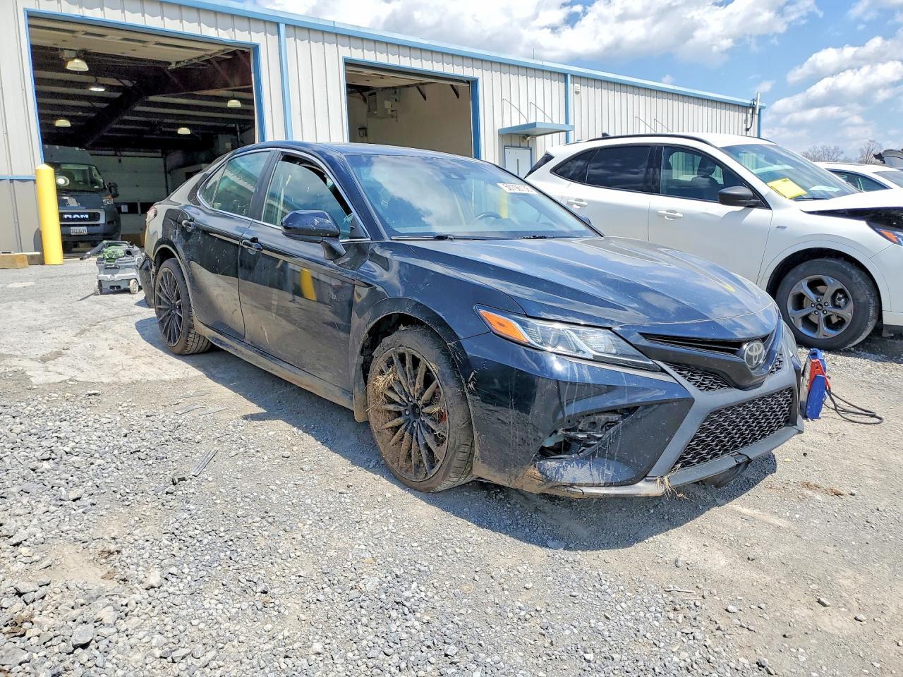 2019 Toyota Camry Se - Image 4