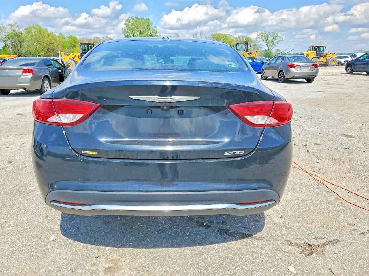 2015 Chrysler 200 Limited - Фото 6