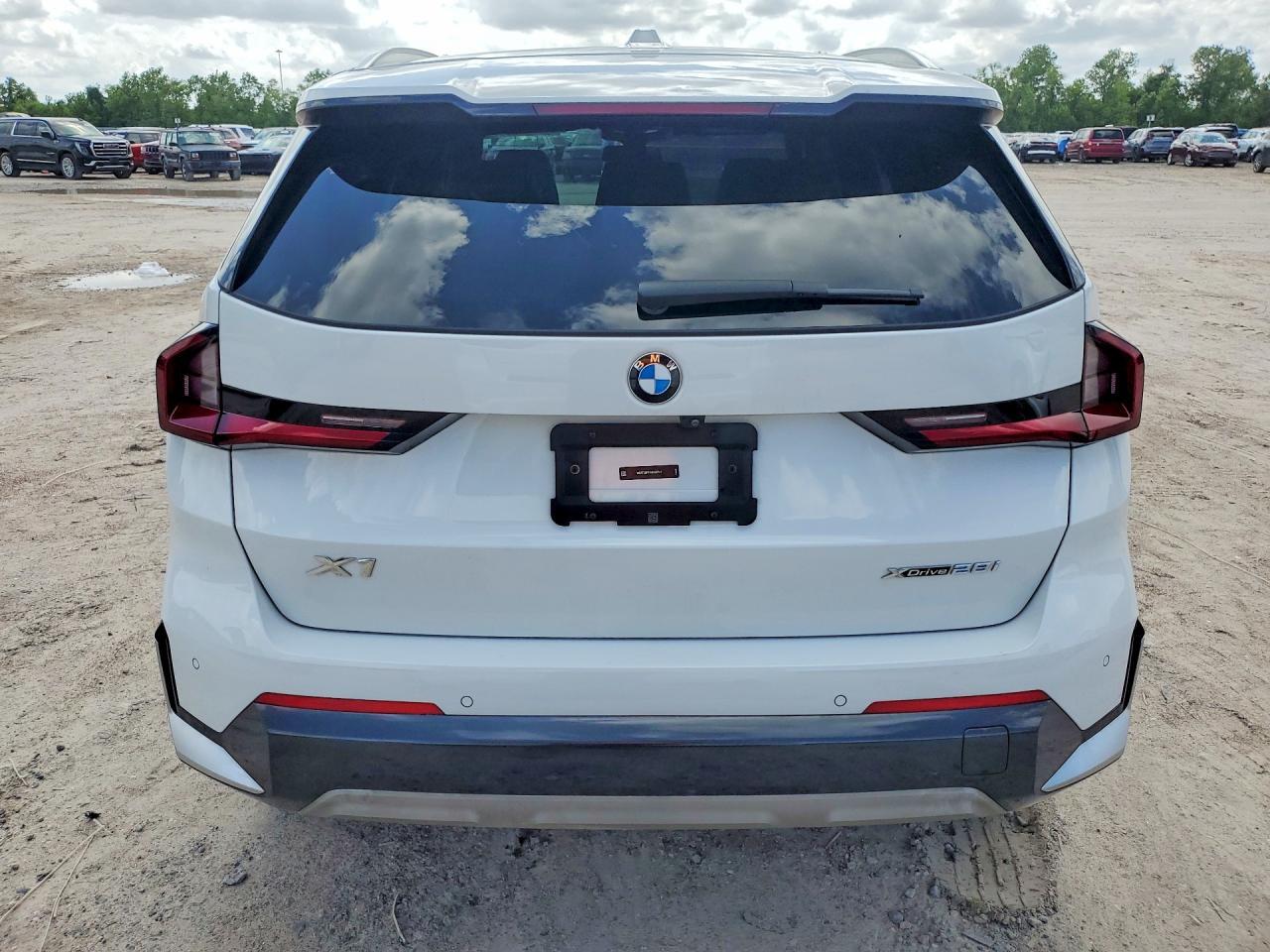 2025 BMW X1 xDrive28I - Image 6