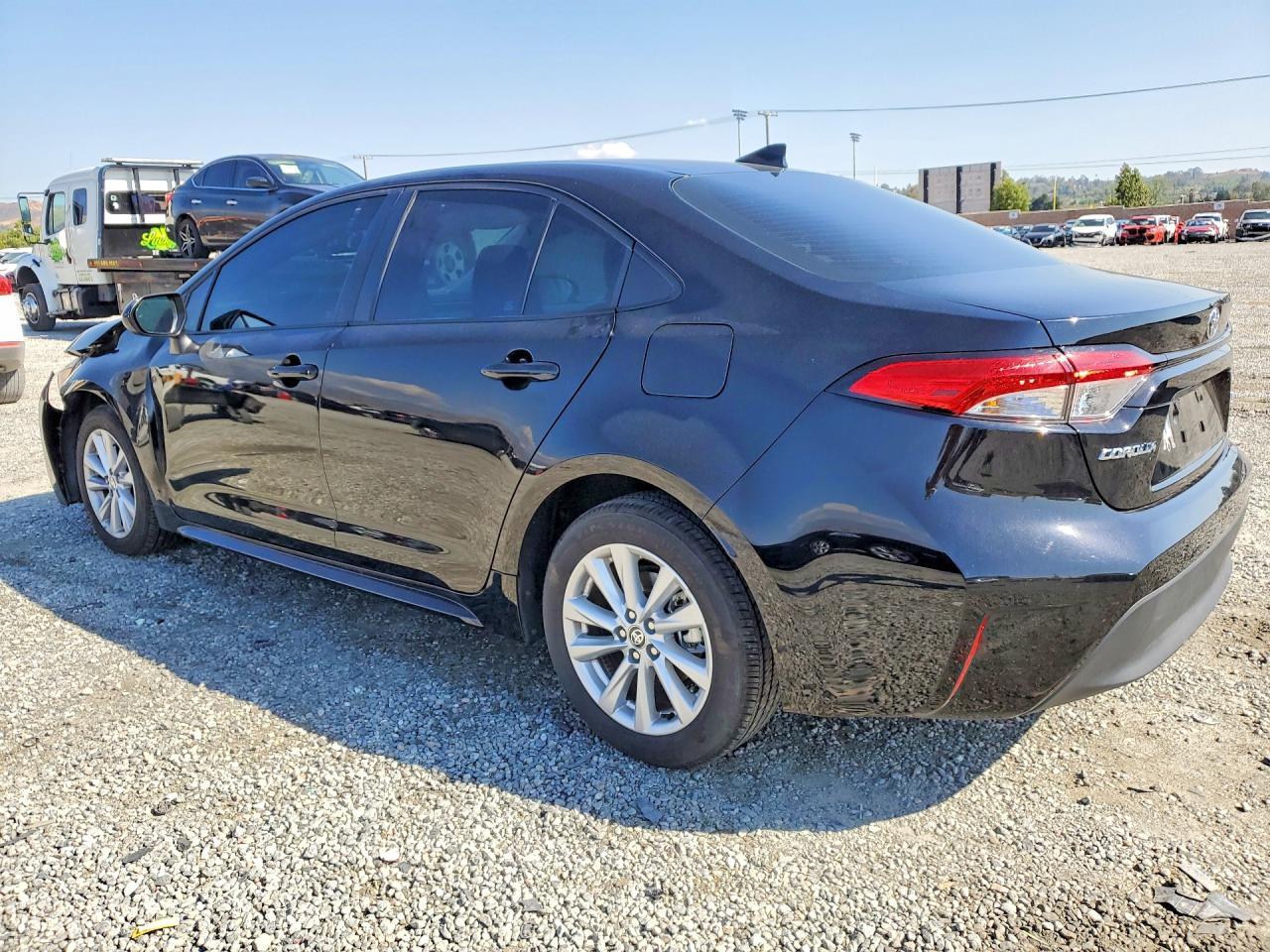 2025 Toyota Corolla Le - Фото 2