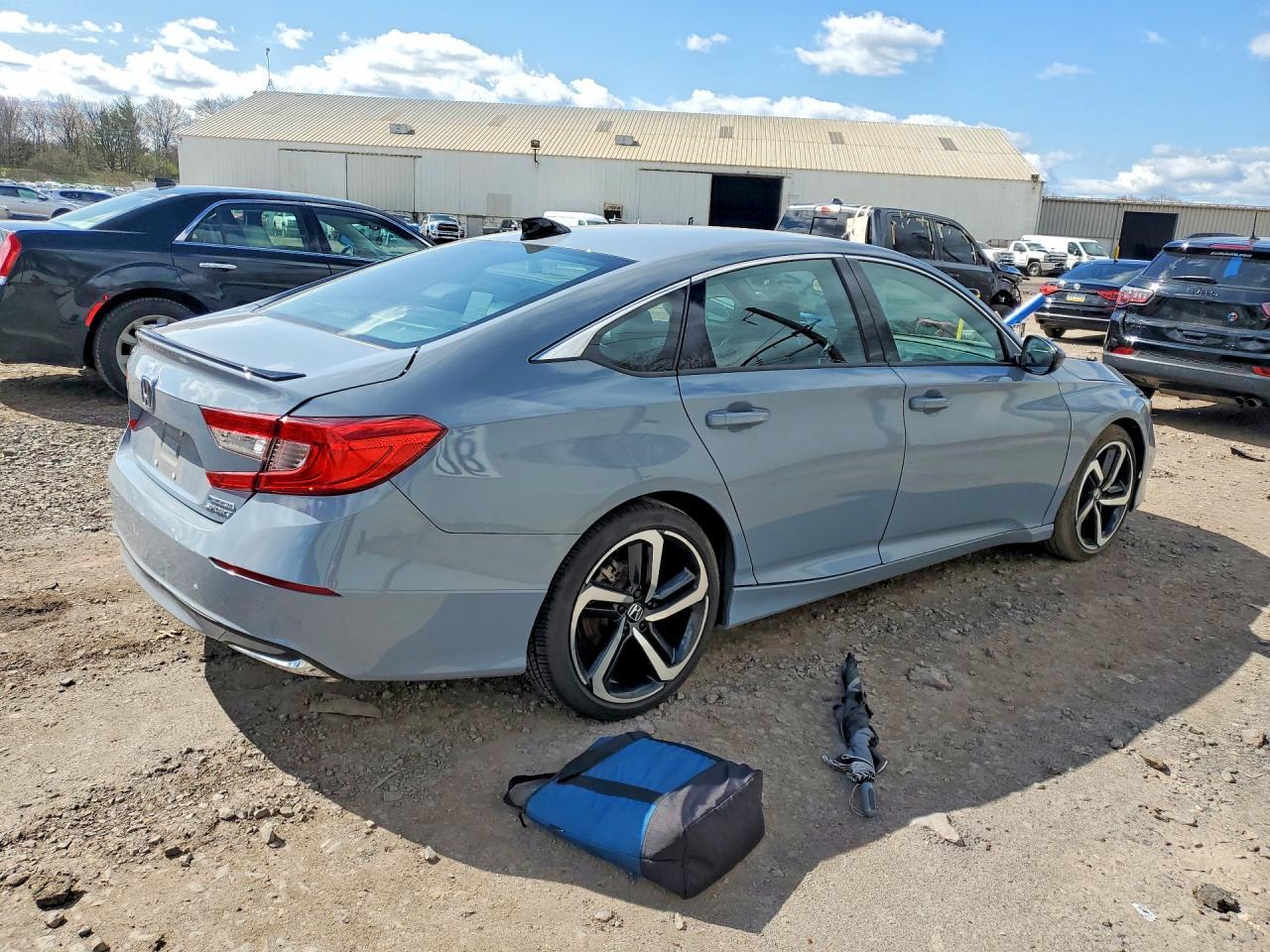 2022 Honda Accord Hybrid Sport - Image 3