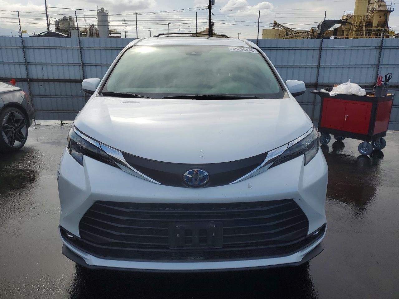 2025 Toyota Sienna Xle 7-Passenger - Image 5