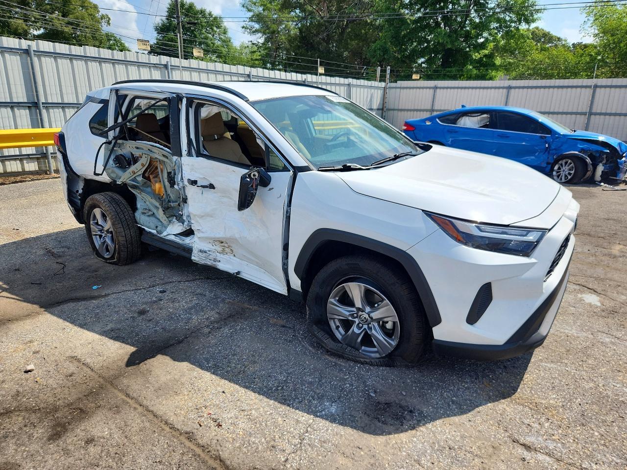 2022 Toyota Rav4 Xle - Image 4