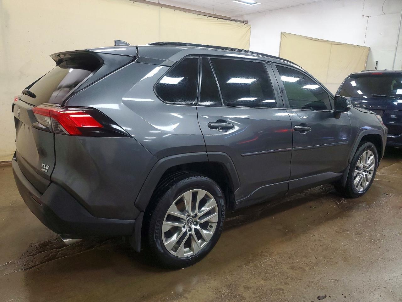 2021 Toyota Rav4 Xle Premium - Image 3