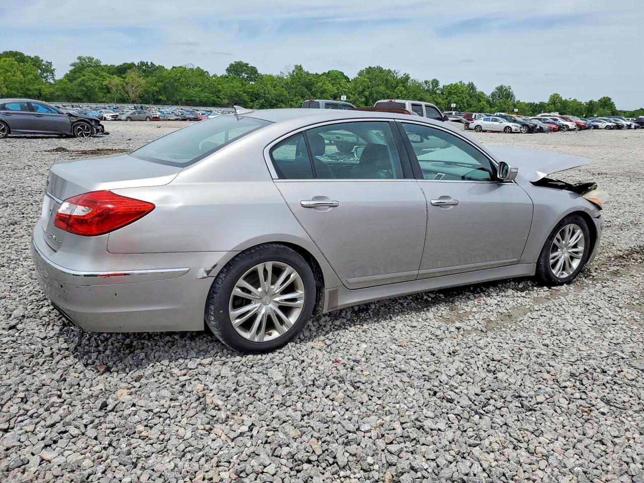 2013 Hyundai Genesis 3.8L - Фото 3