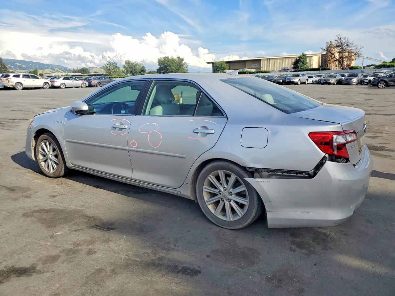 2012 Toyota Camry Hybrid Xle - Фото 2