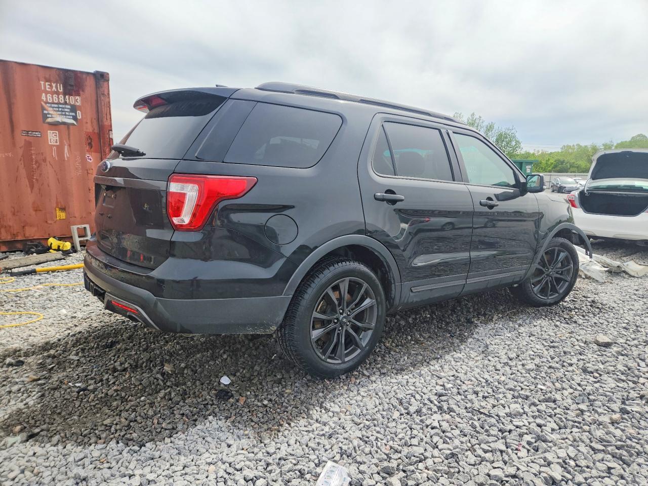 2017 Ford Explorer Xlt - Фото 3