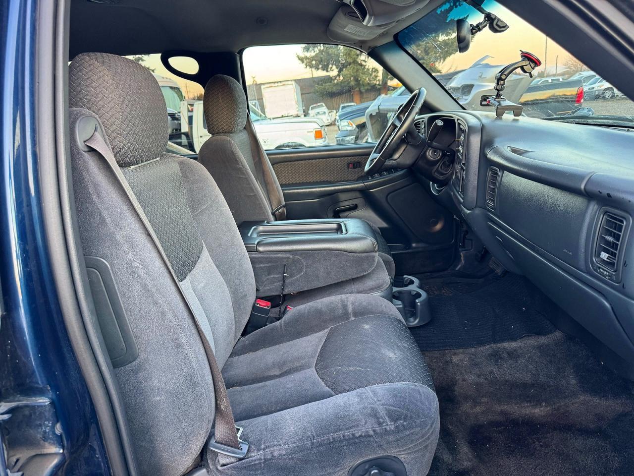 2002 Chevrolet Avalanche K1500 - Image 5