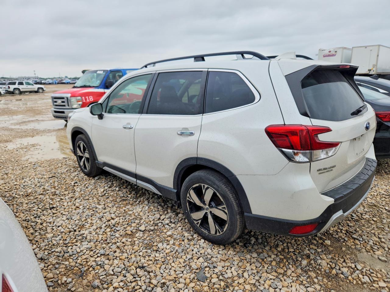 2019 Subaru Forester Touring - Image 2