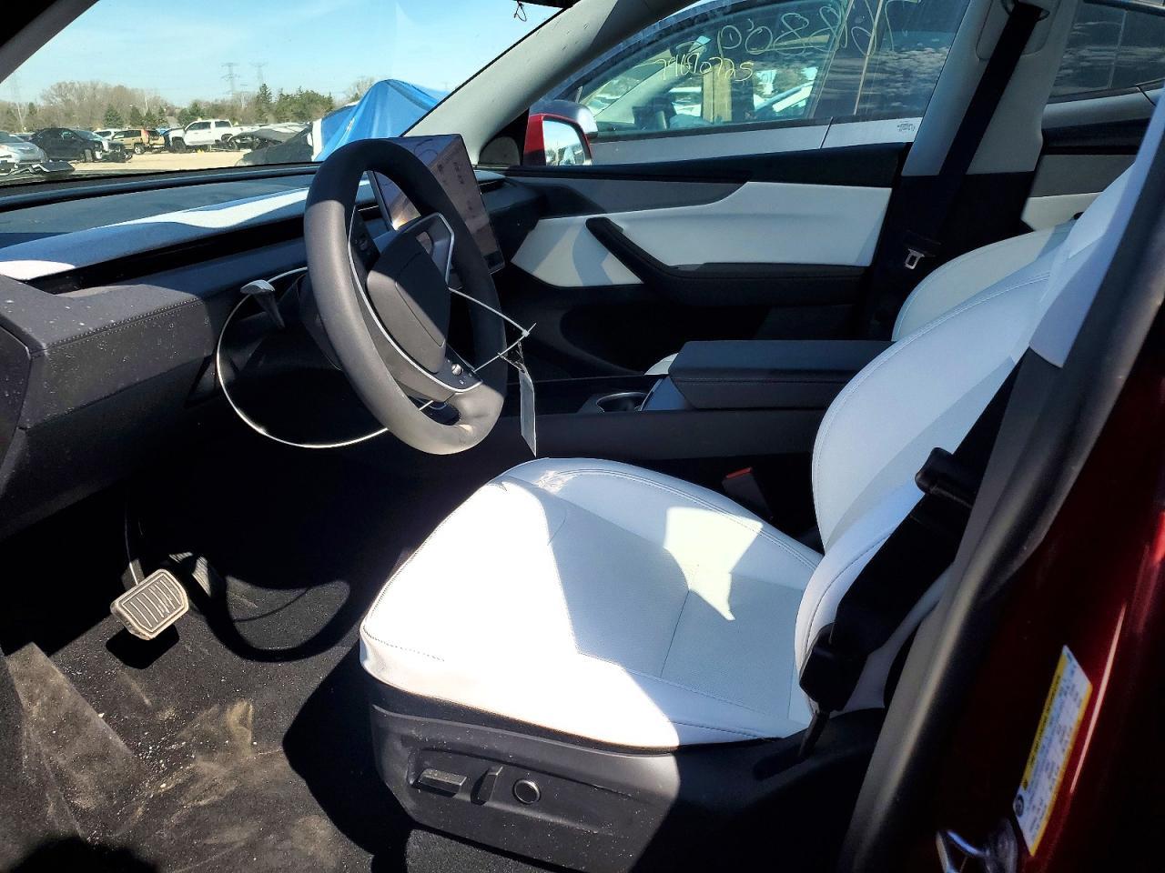 2026 Tesla Model Y - Фото 7