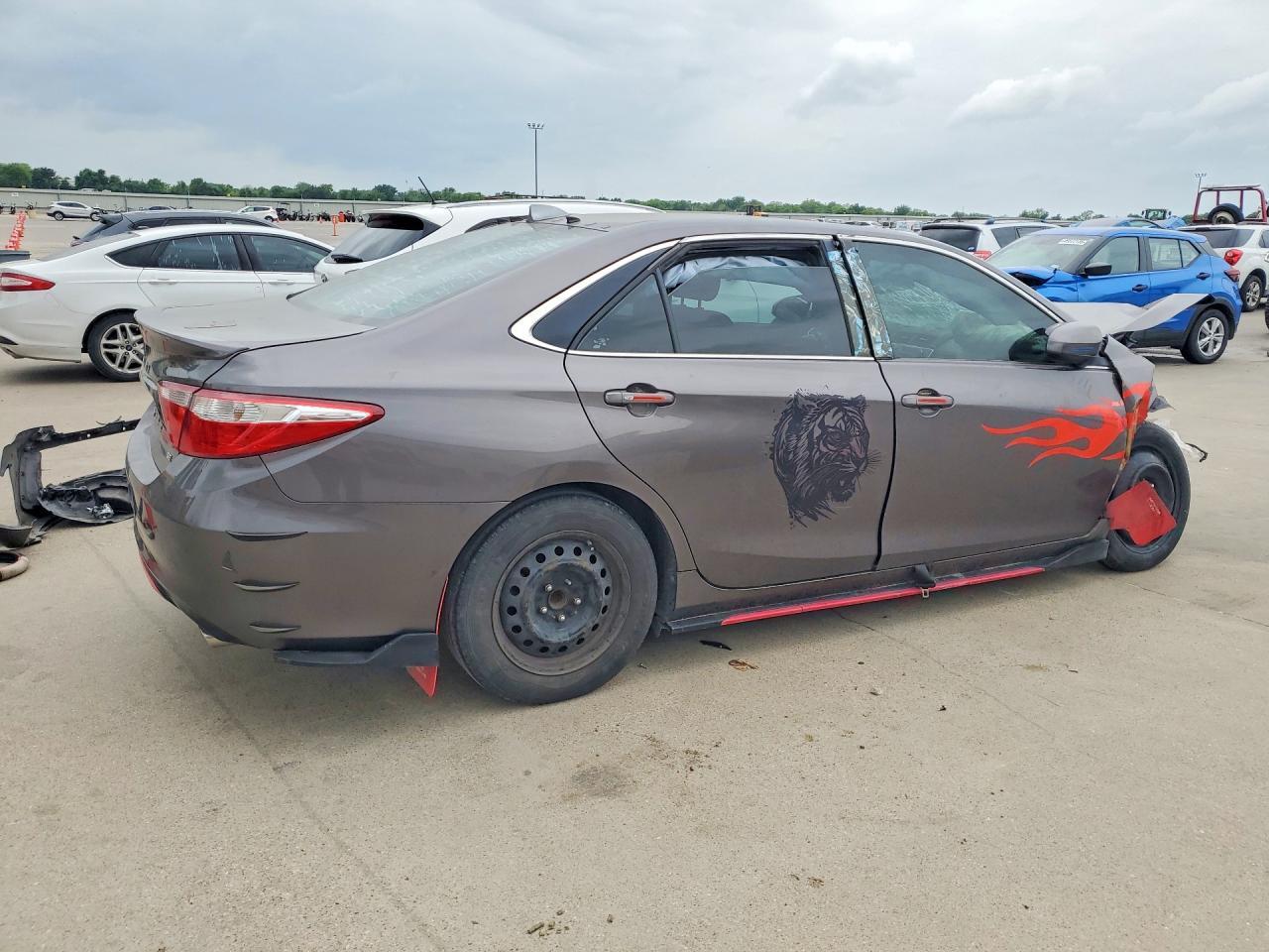 2016 Toyota Camry Se - Фото 3