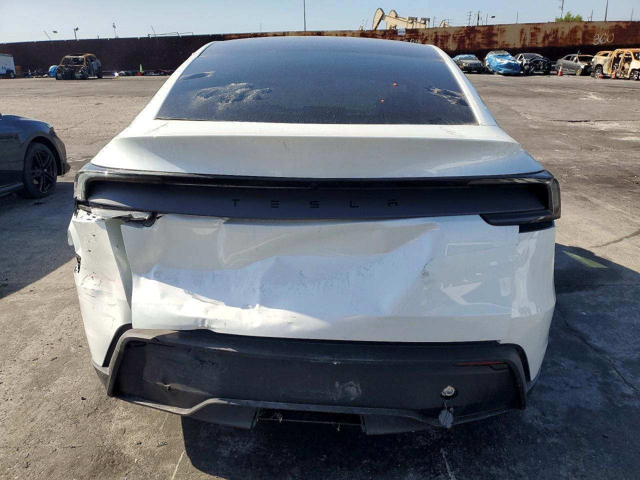 2026 Tesla Model Y - Фото 6