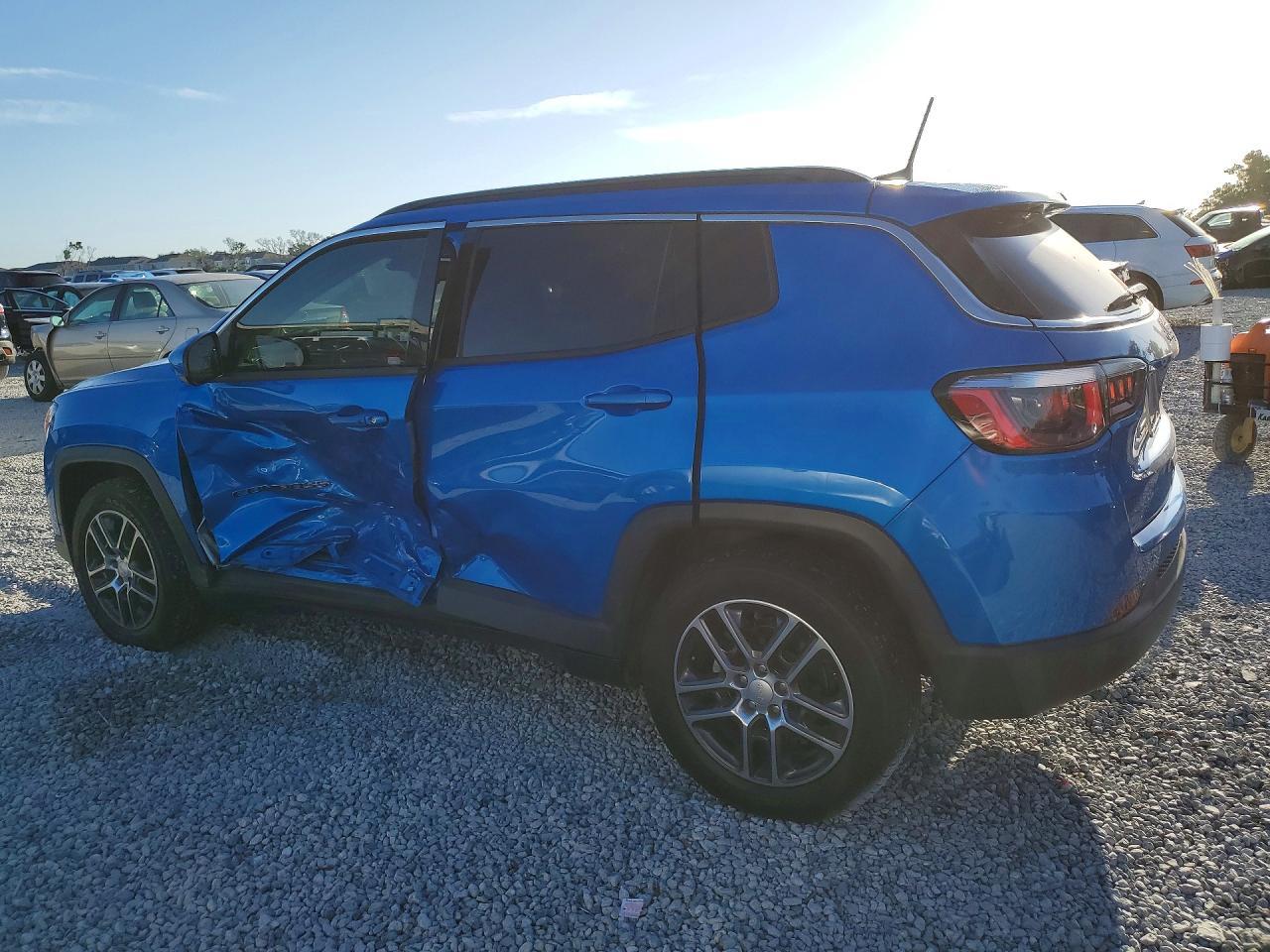 2020 Jeep Compass Latitude - Image 2