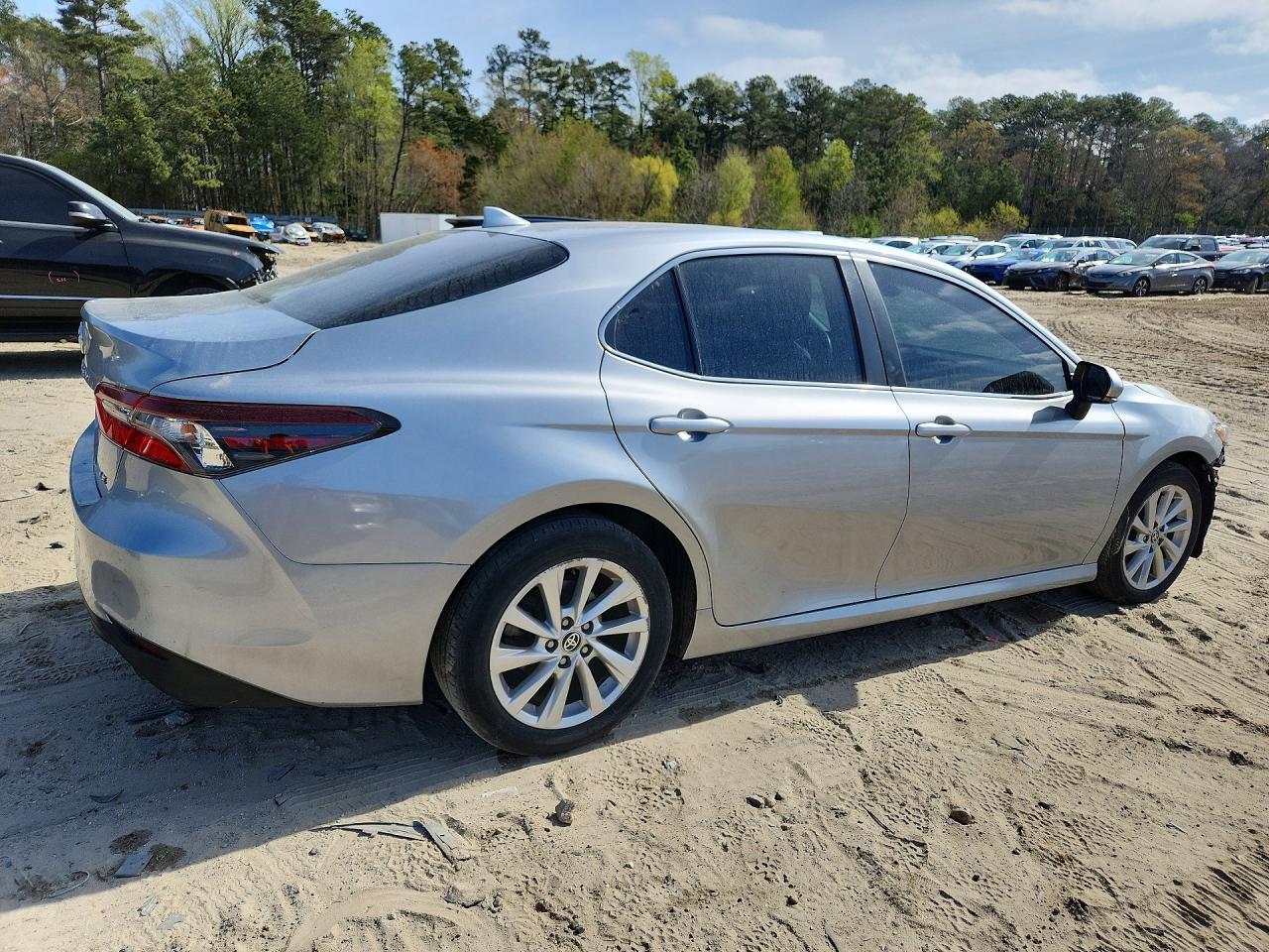 2023 Toyota Camry Le - Фото 3