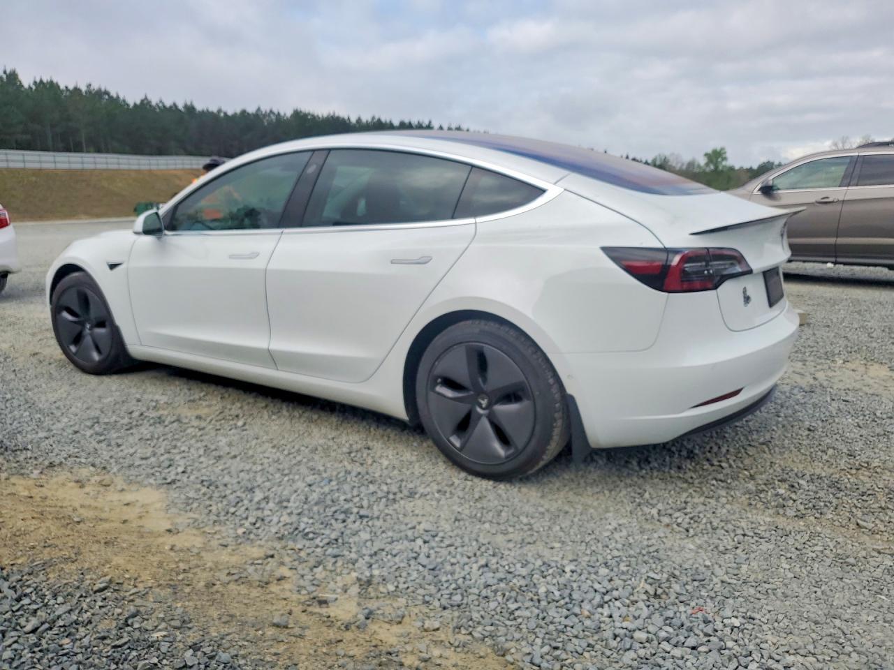 2018 Tesla Model 3 - Фото 2