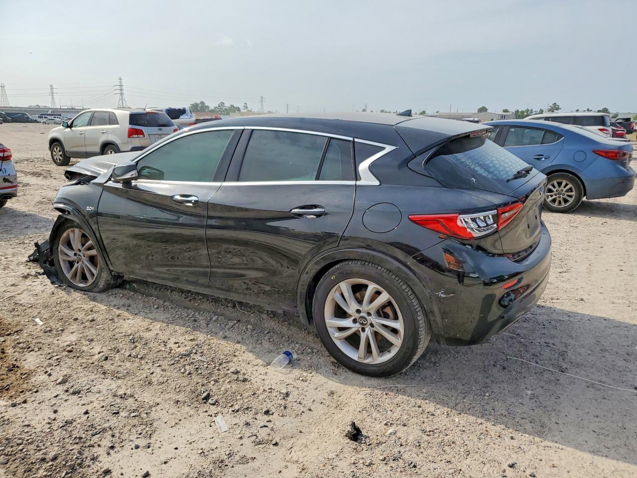 2017 Infiniti Qx30 Base - Фото 2