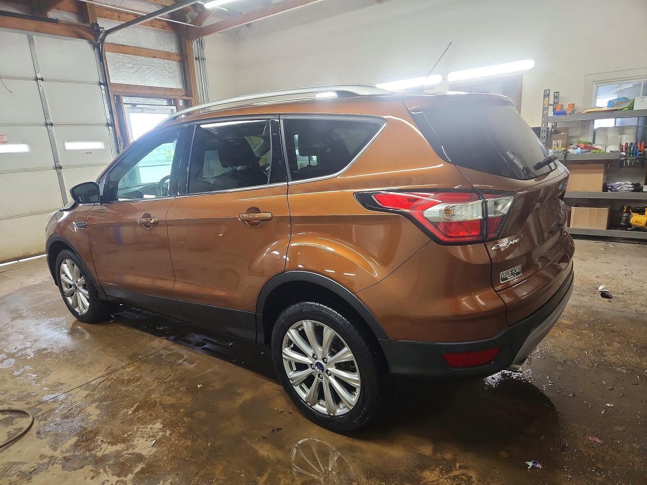 2017 Ford Escape Titanium - Фото 2