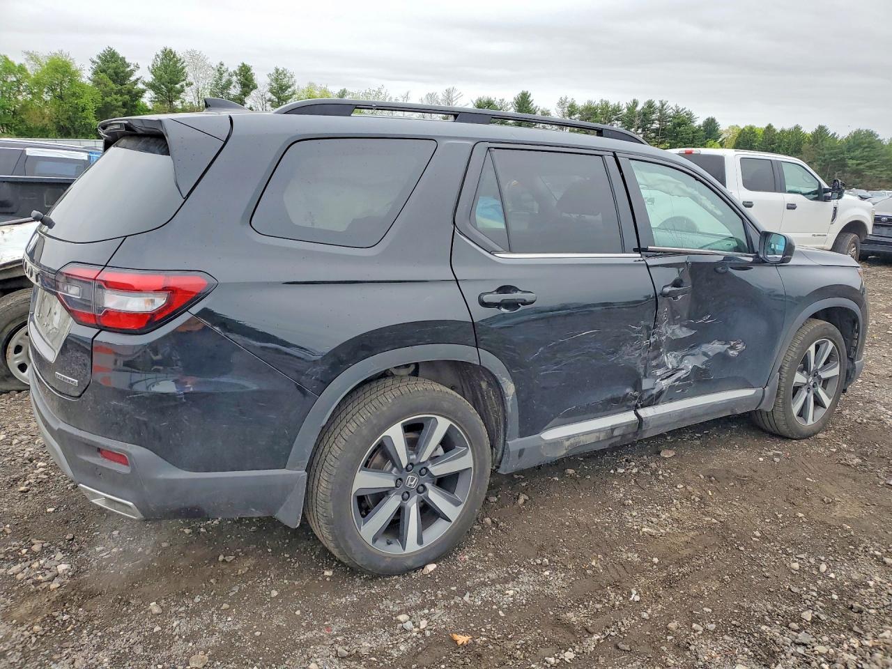 2025 Honda Pilot Touring - Фото 3