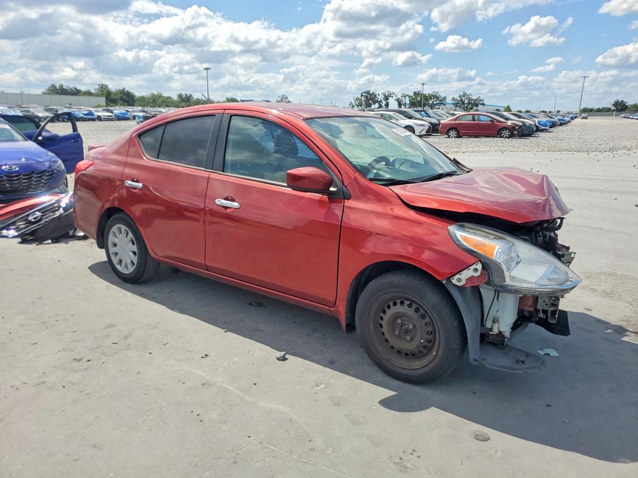 2018 Nissan Versa Sv - Image 4