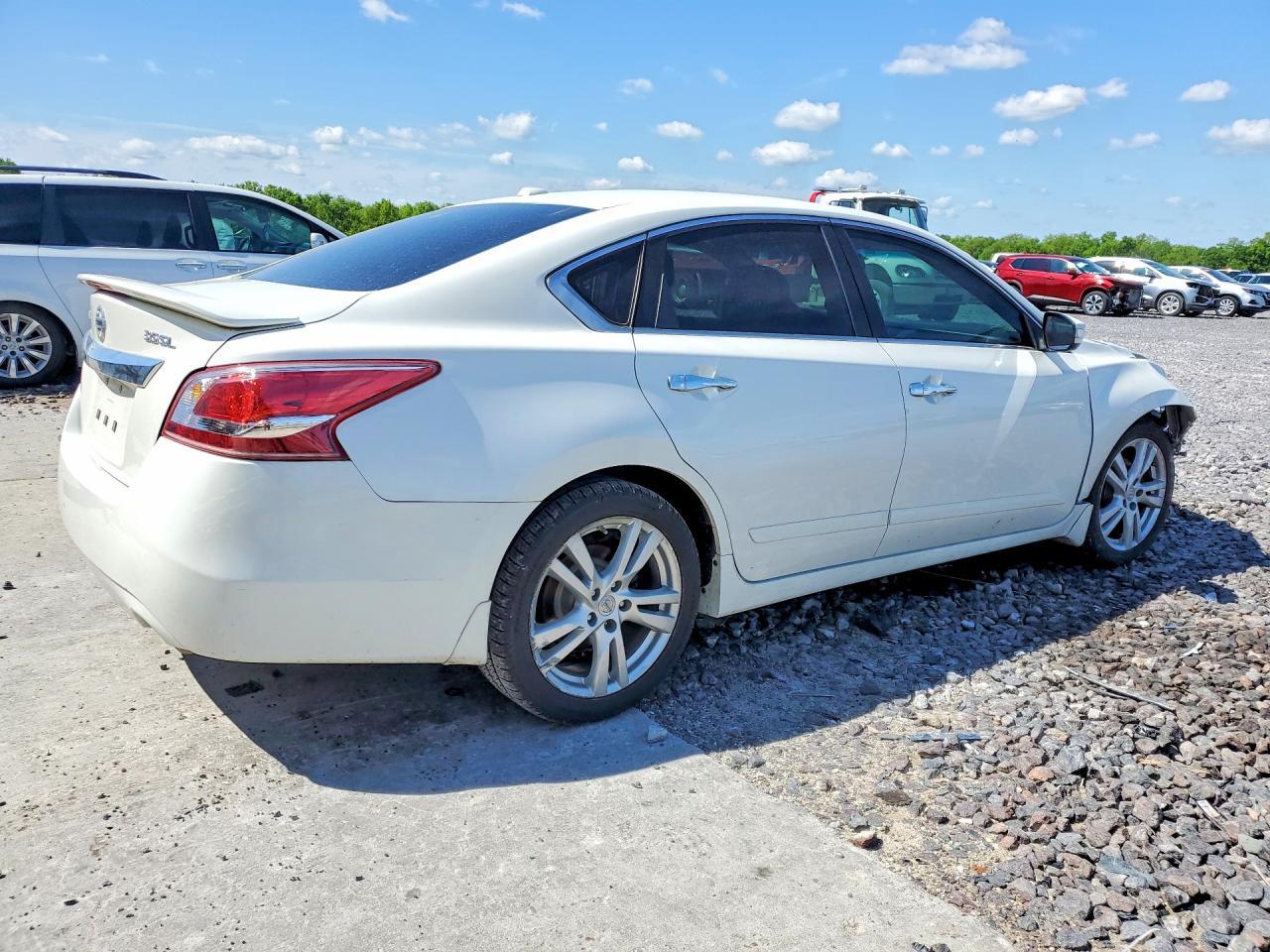 2013 Nissan Altima 3.5 S - Image 3