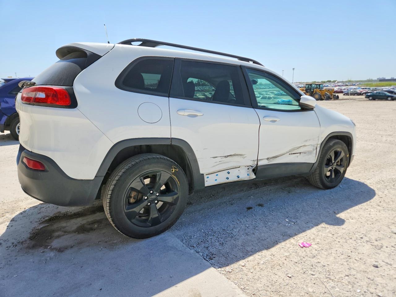 2016 Jeep Cherokee Latitude - Image 3