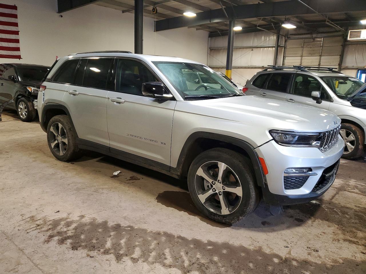 2023 Jeep Grand Cherokee - Image 4