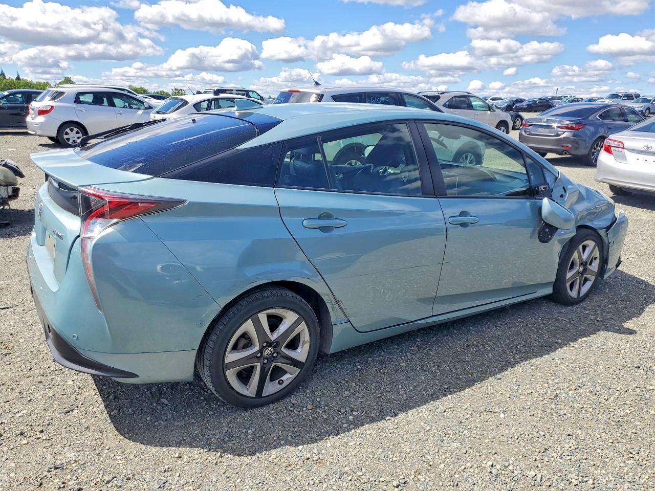 2018 Toyota Prius Three Touring - Фото 3