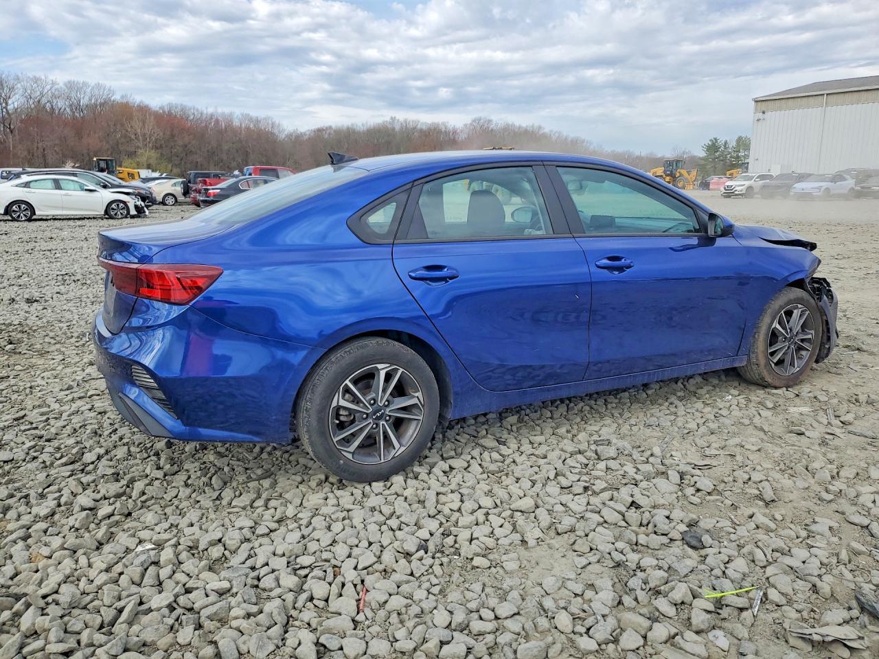 2023 Kia Forte Lxs - Фото 3