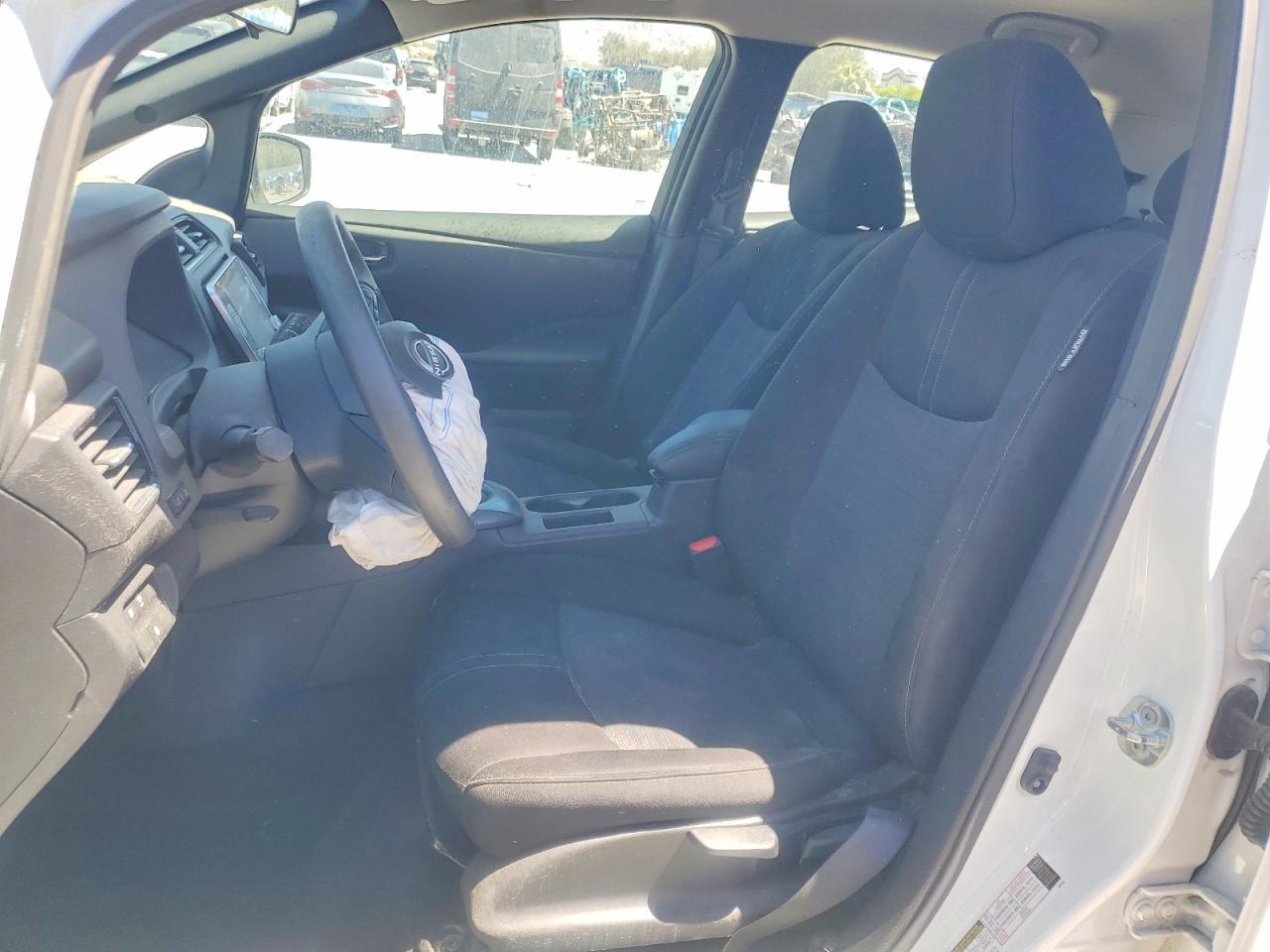 2023 Nissan Leaf - Фото 7