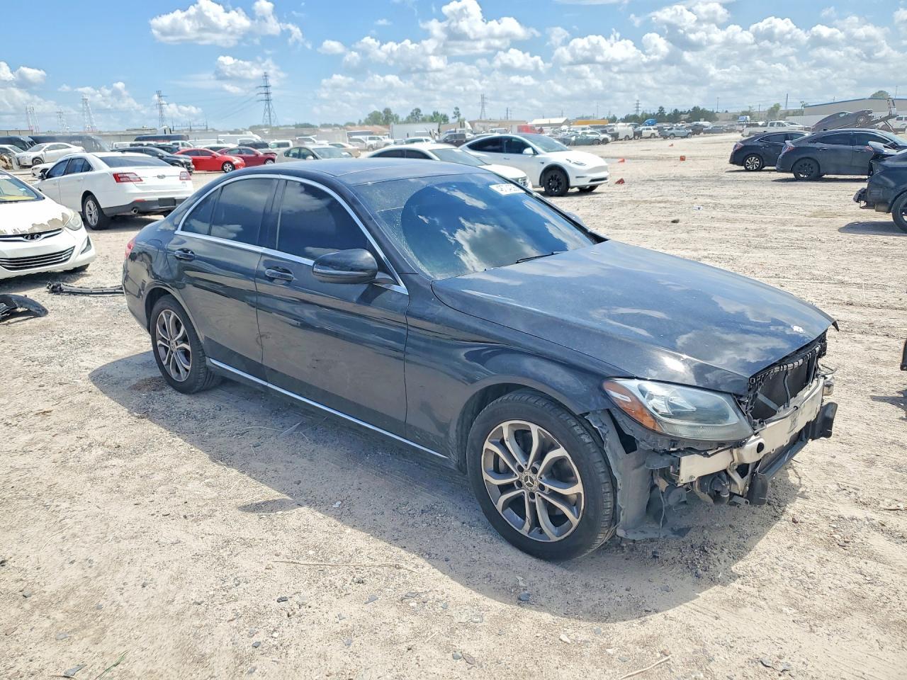 2017 Mercedes-Benz C 300 4Matic - Фото 4