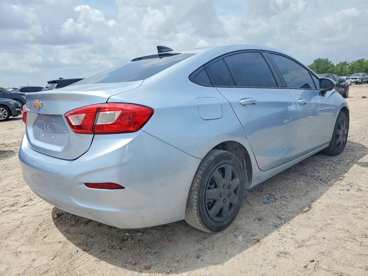 2018 Chevrolet Cruze Ls - Фото 3