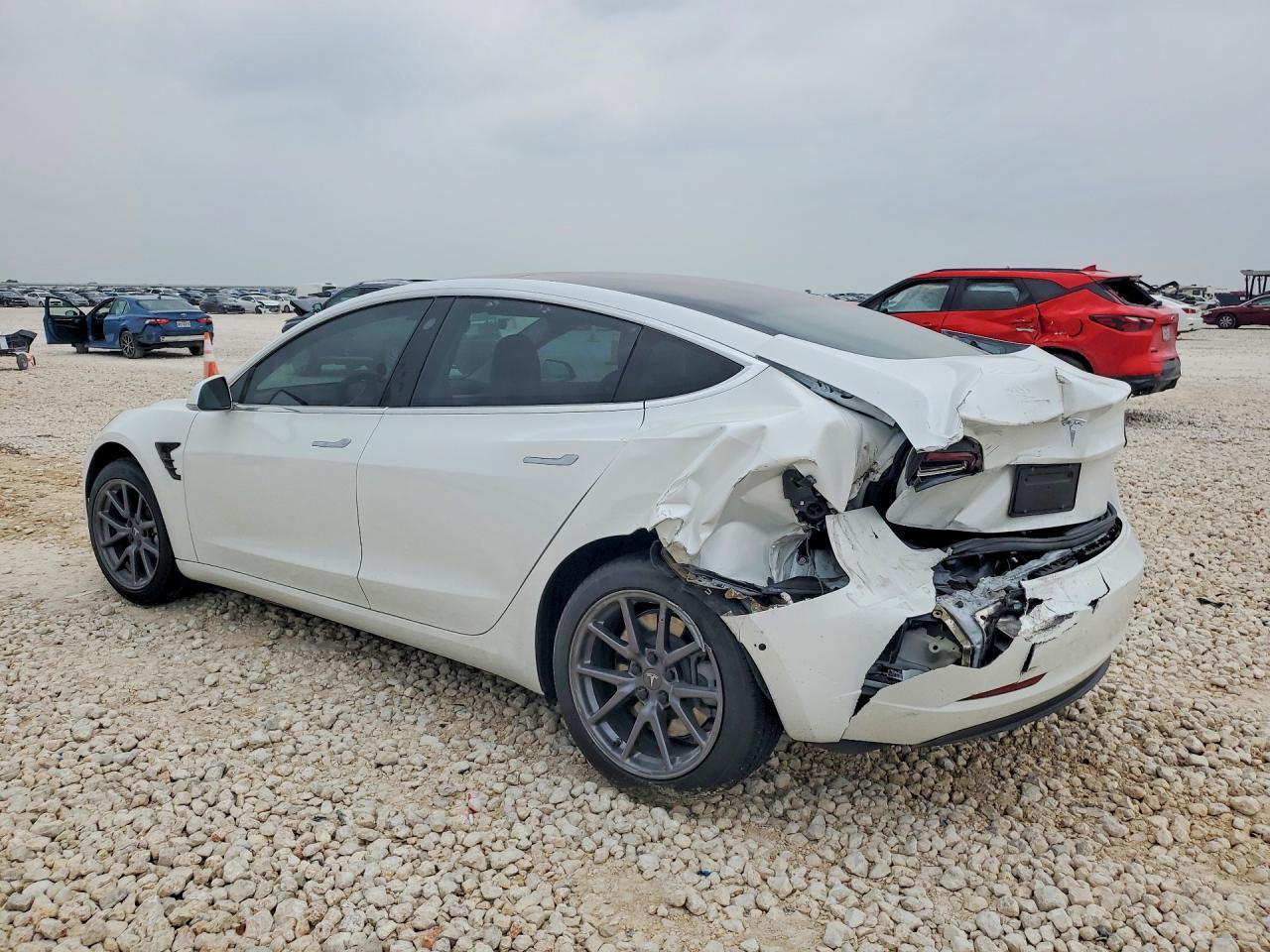 2020 Tesla Model 3 - Image 2