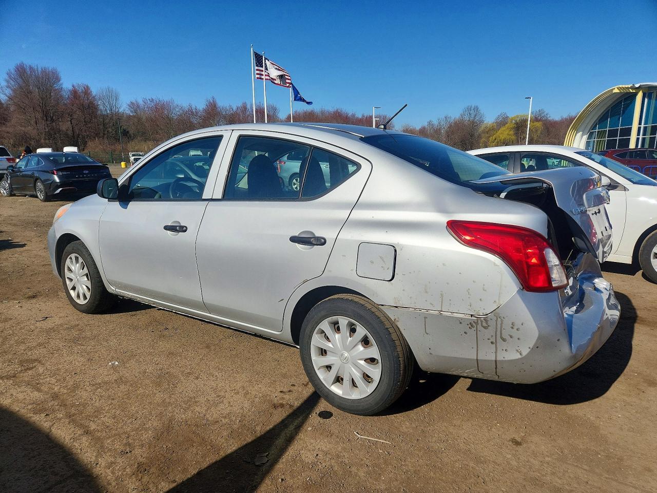 2012 Nissan Versa 1.6 S - Фото 2