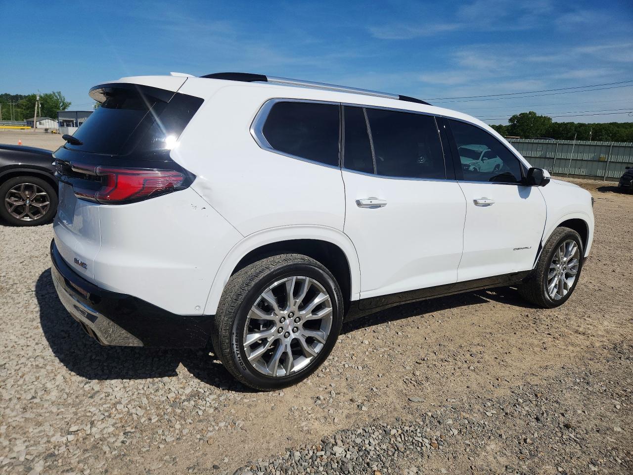 2025 GMC Acadia Denali - Image 3