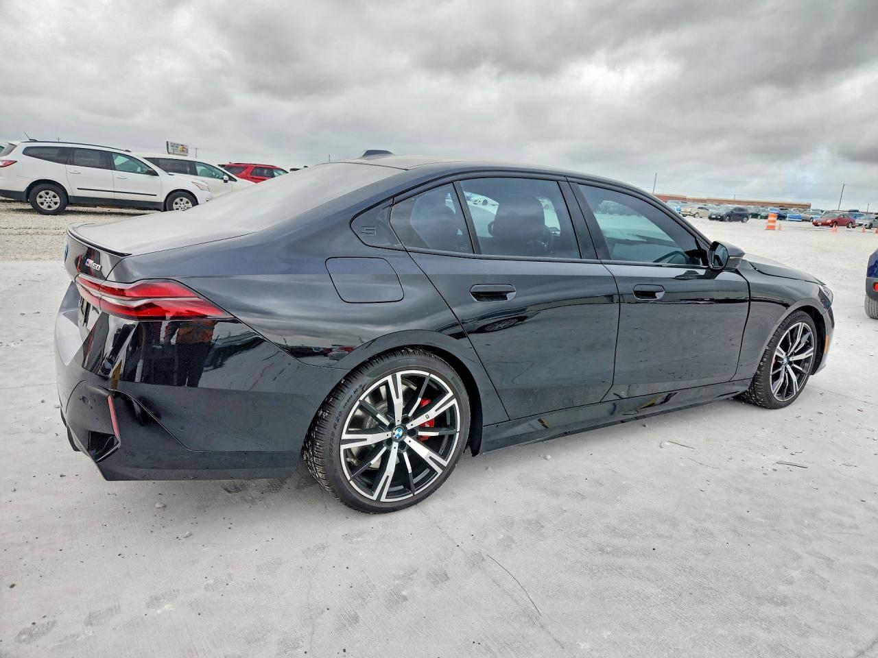 2025 BMW I5 M60 - Фото 3