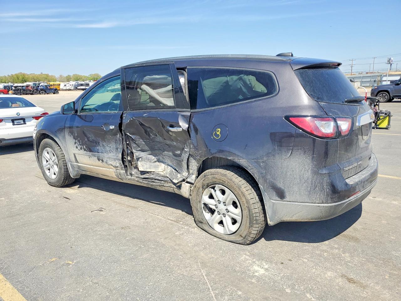 2017 Chevrolet Traverse Ls - Фото 2