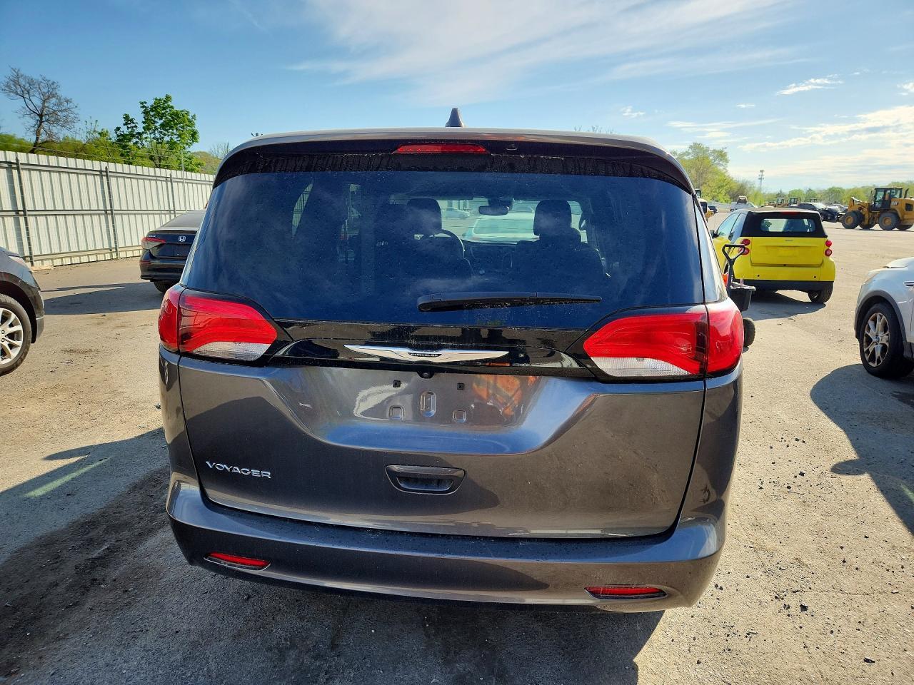 2023 Chrysler Voyager Lx - Фото 6