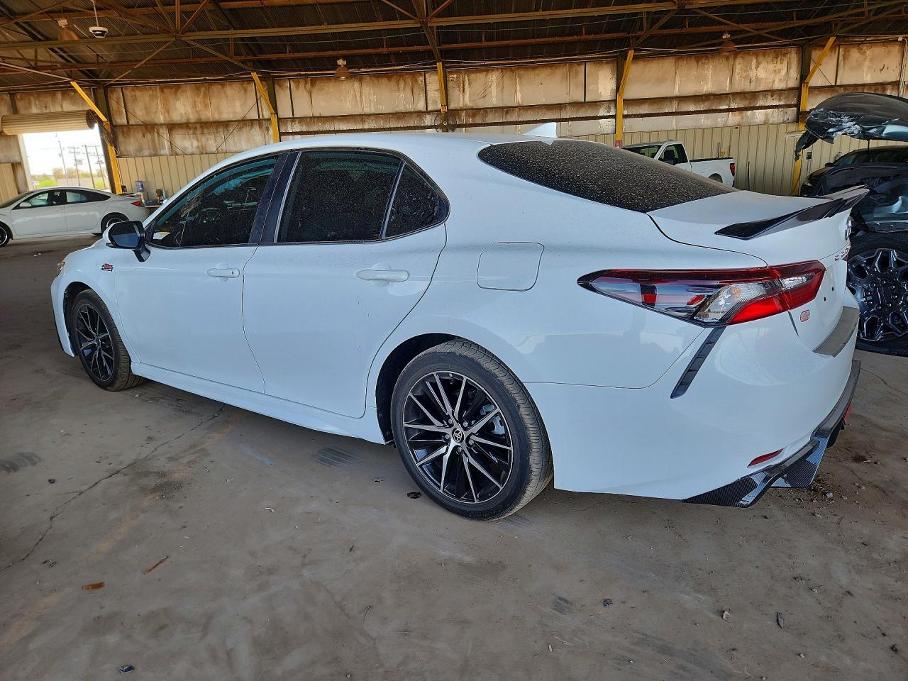 2022 Toyota Camry Se - Фото 2