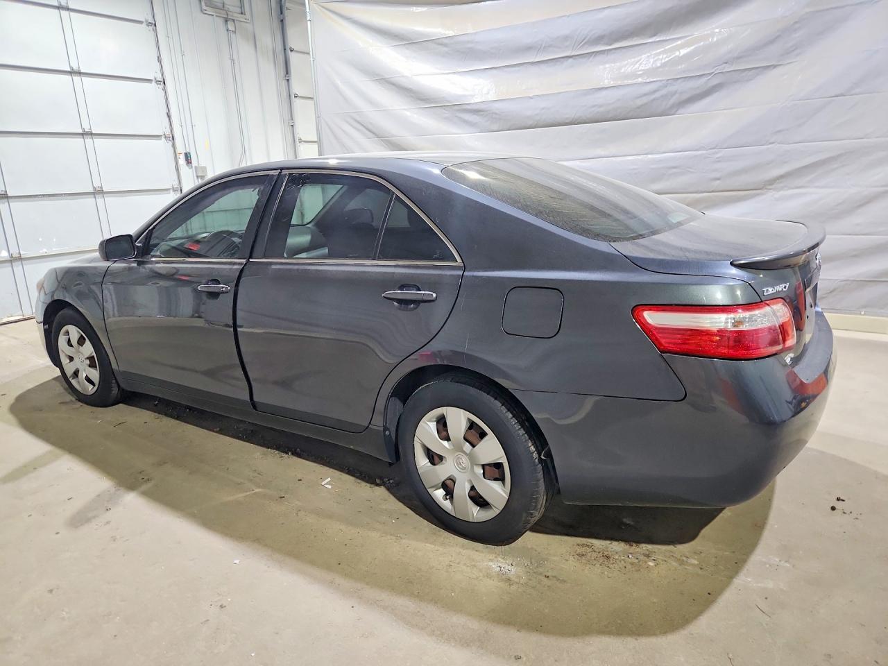 2009 Toyota Camry Le - Фото 2
