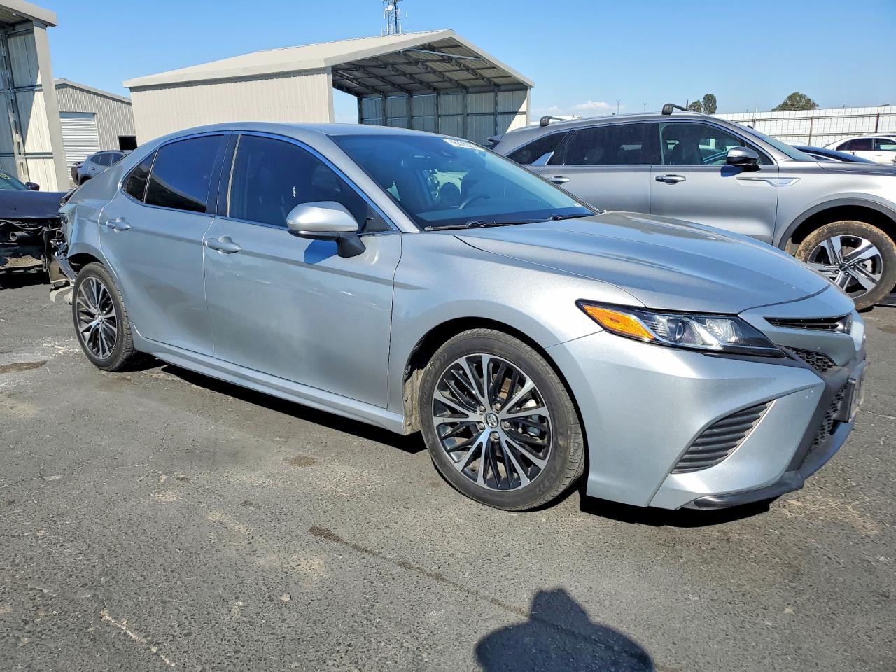 2020 Toyota Camry Se - Фото 4