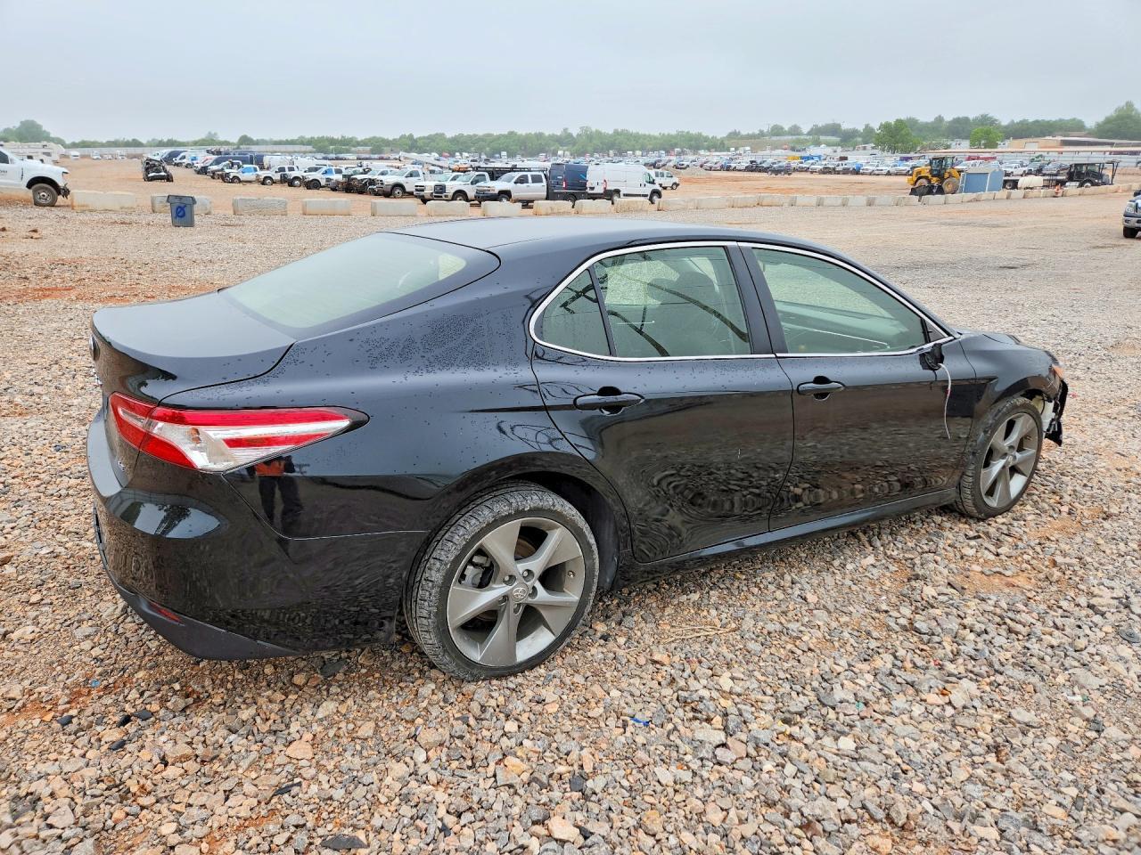 2018 Toyota Camry Le - Image 3