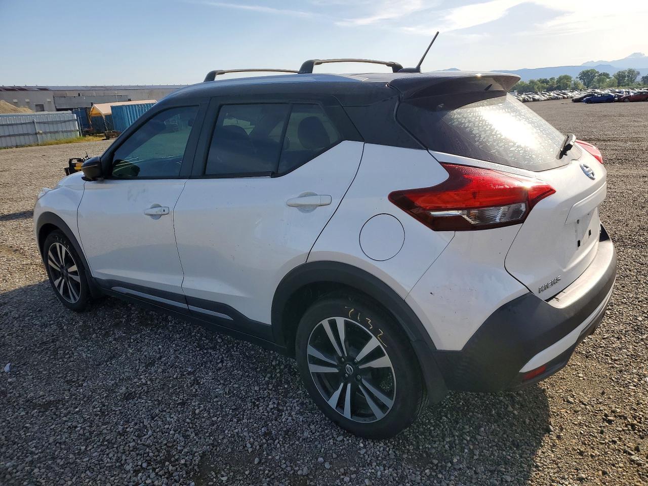 2019 Nissan Kicks Sr - Image 2