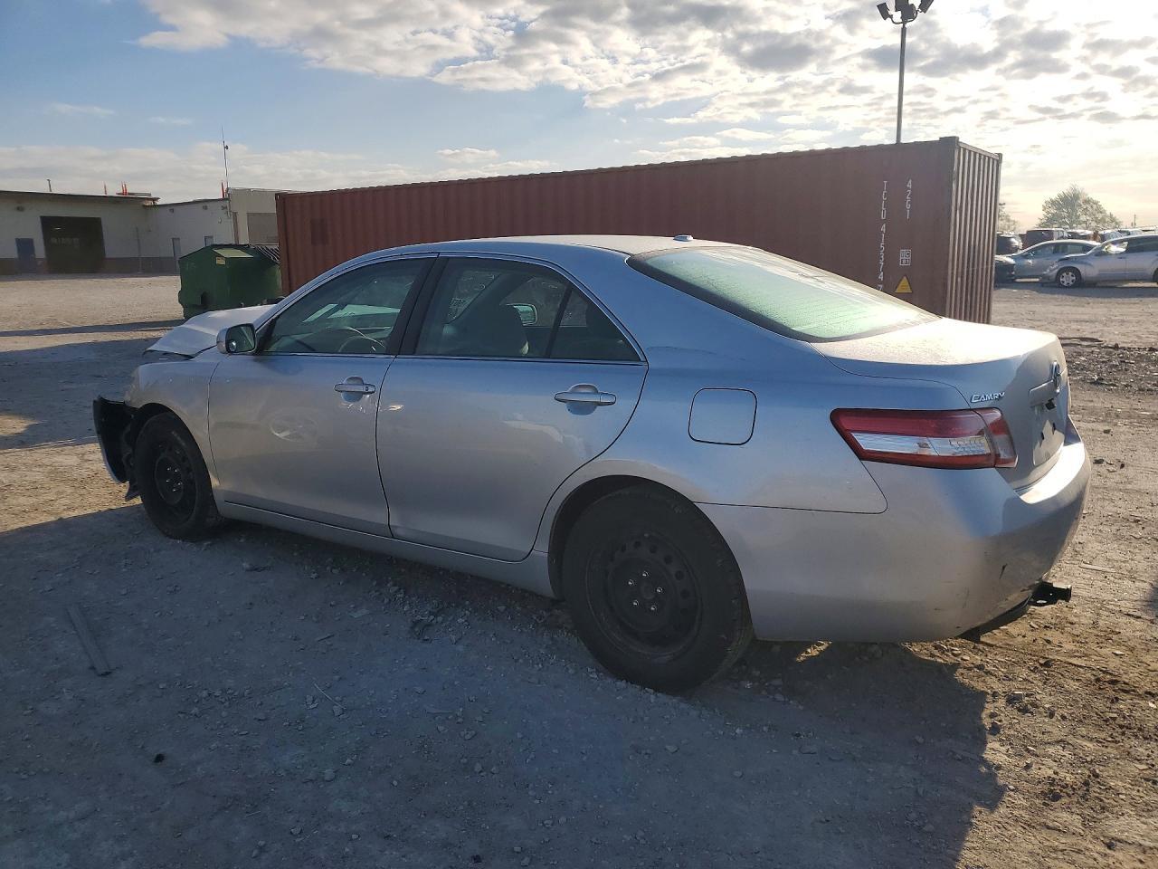 2011 Toyota Camry Le - Image 2